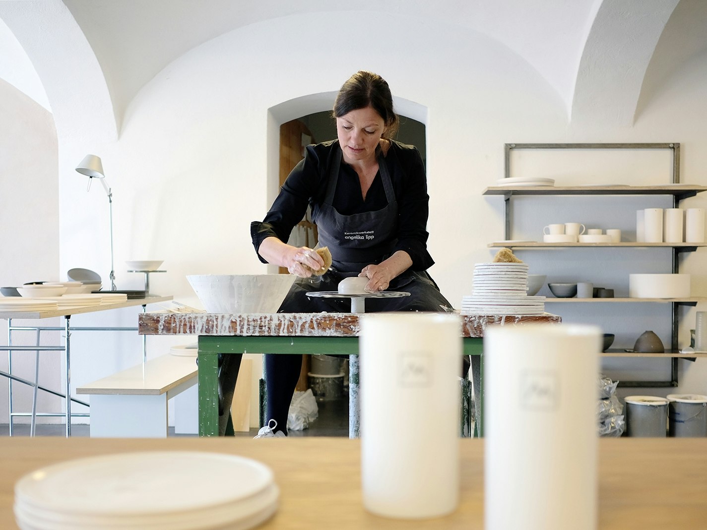 Porzellandesign im böhmischen Gewölbe – Zu Besuch bei Angelika und