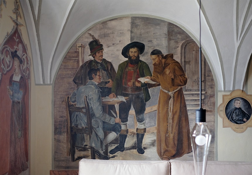 Bei der Renovierung freigelegte Wandgemälde im alten Ansitz Maurn im Südtiroler Pustertal 