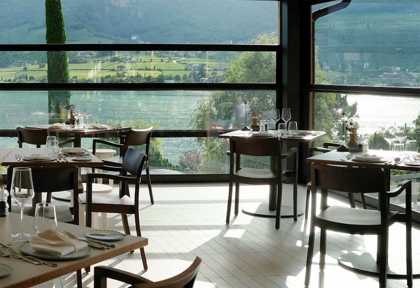 Die Terrazza – Die Fenster können nach unten geschoben werden, sodass die Gäste fast im Freien sitzen und die Aussicht genießen können