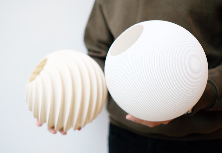 Zeitlos schön aus dem 3D-Drucker – Mono Lambert, vorne rechts, Mono Ripple von Polyluma 