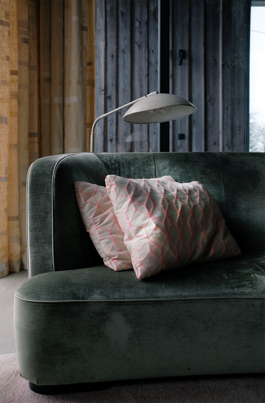 Sofa »Francis«, Design Roberto Lazzeroni für Flexform,  Kissen #29 aus der ST Collection, Stephanie Thatenhorst mit Kvadrat
