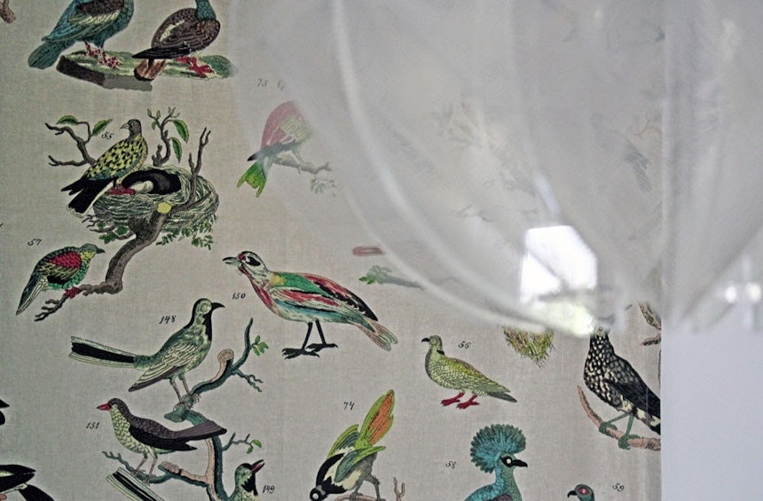 Gardinenstoff mit Vögeln als Wandbehang