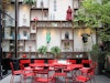 CitizenM Hotel, Garten mit Luxembourg-Stühlen von Fermob